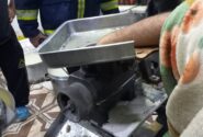 گیرکردن دست مردی در چرخ گوشت رستوران